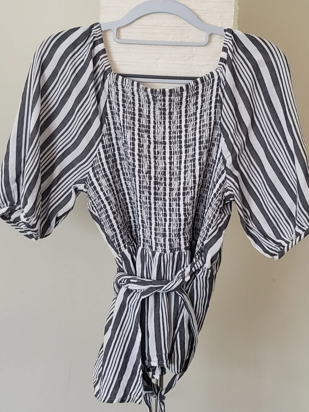 Old Navy Striped Gray & White Wrap Tie Waist Blouse, Size M